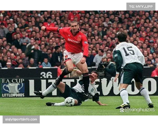 人物特写：水晶宫19岁小将首秀破门，赛后与看台上家人激动相拥